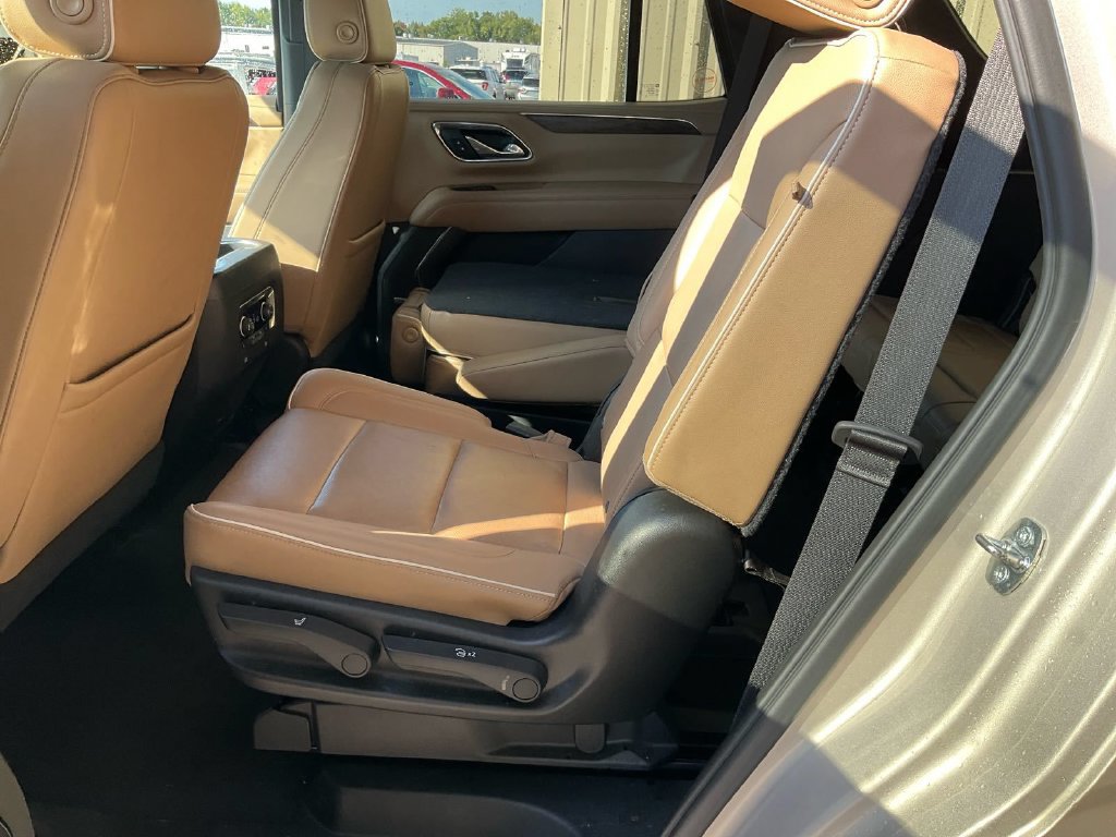 Used 2021 Chevrolet Tahoe Premier w/ Premium Package AWD/4WD image 4