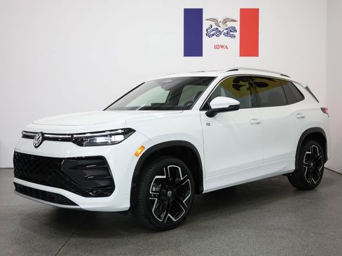 Used 2025 Volkswagen Tiguan SEL R-Line AWD/4WD image 8