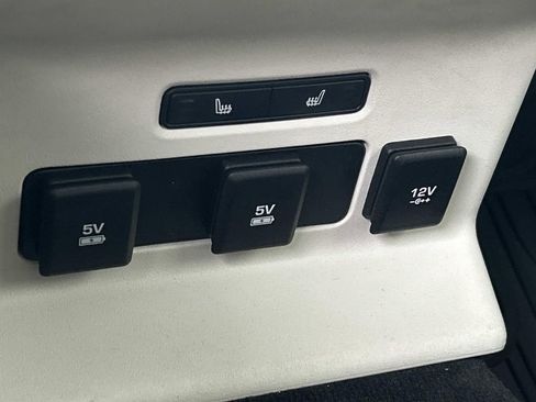 Used 2018 Land Rover Range Rover Velar S image 25