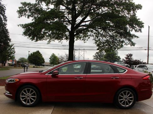 Used 2017 Ford Fusion SE w/ Fusion SE Technology Package FWD image 6
