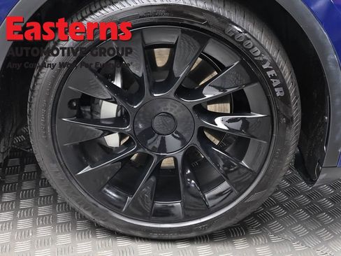 Used 2021 Tesla Model Y Long Range AWD/4WD image 25