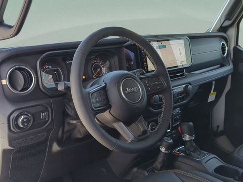 New 2025 Jeep Gladiator Sport image 12