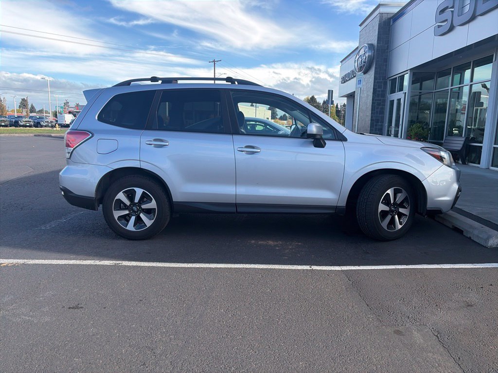 Used 2017 Subaru Forester 2.5i Premium w/ Popular Package #2A AWD/4WD image 8