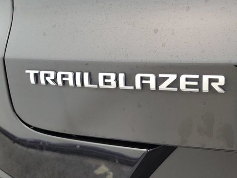Used 2023 Chevrolet TrailBlazer LT w/ Convenience Package FWD image 8