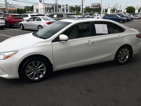 Used 2017 Toyota Camry XLE w/ Moonroof Package FWD image 20
