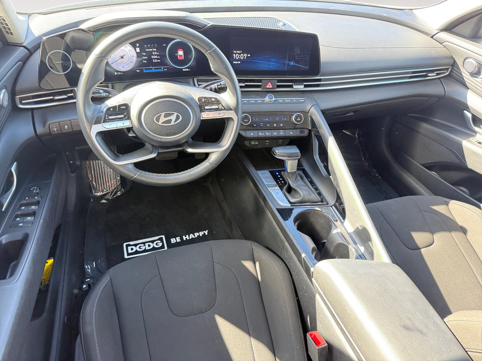 Used 2025 Hyundai Elantra SEL FWD image 15