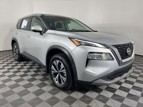 Used 2022 Nissan Rogue SV FWD image 3