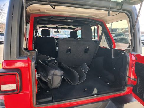 Used 2020 Jeep Wrangler Unlimited Sahara image 13