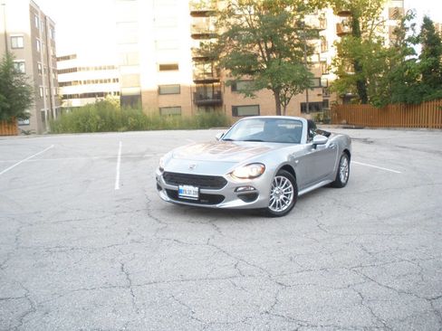 Used 2018 FIAT 124 Spider Classica w/ Technology & Siriusxm Group image 17