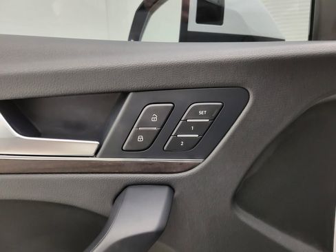 Used 2021 Audi Q5 2.0T Premium w/ Convenience Package image 3