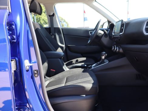 Used 2024 Hyundai Venue SEL image 13