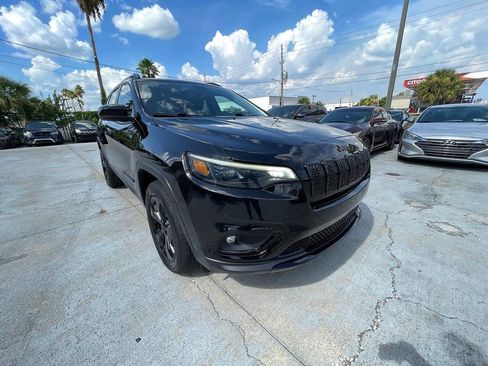 Used 2019 Jeep Cherokee Latitude Plus AWD/4WD image 4