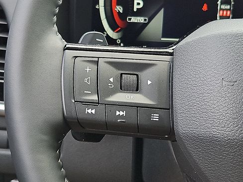 Used 2025 Nissan Rogue SL w/ SL Premium Package AWD/4WD image 21