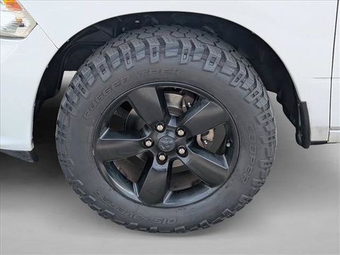 Used 2016 RAM 1500 Express RWD image 28