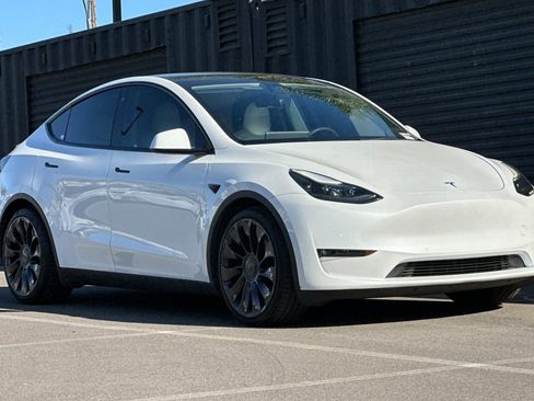 Used 2021 Tesla Model Y Performance image 10
