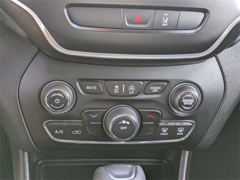 Certified 2021 Jeep Cherokee Latitude image 21