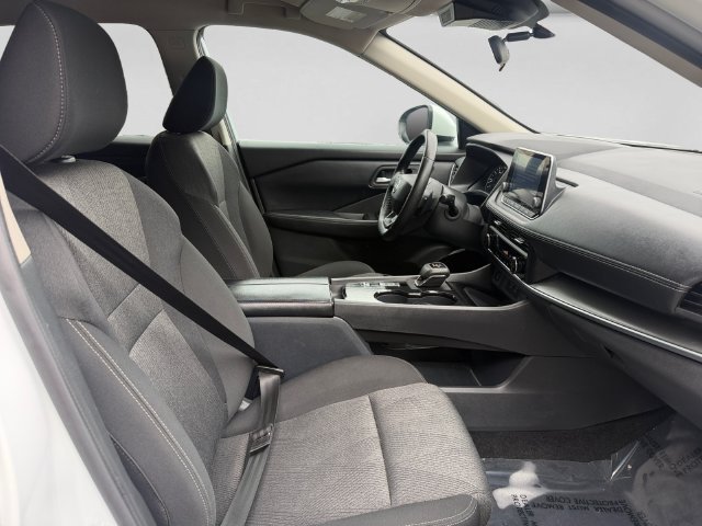 Used 2025 Nissan Rogue SV FWD image 16