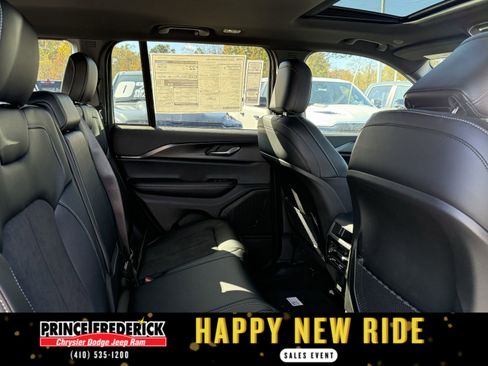 New 2025 Jeep Grand Cherokee 4WD image 15