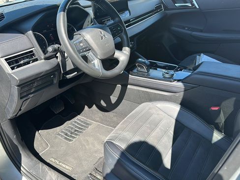 Used 2025 Mitsubishi Outlander SE AWD/4WD image 6