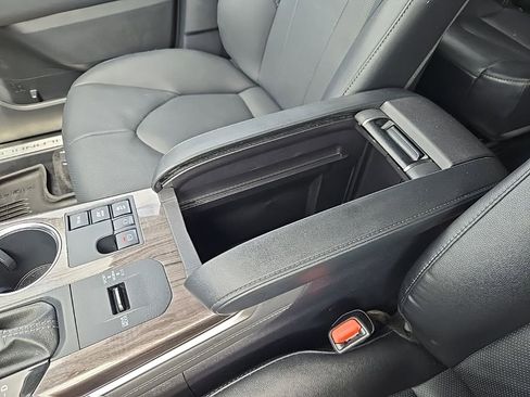 Used 2025 Toyota Highlander Limited AWD/4WD image 39