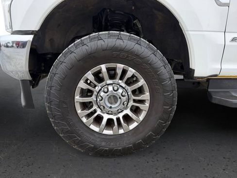 Used 2020 Ford F250 XLT w/ XLT Premium Package image 9