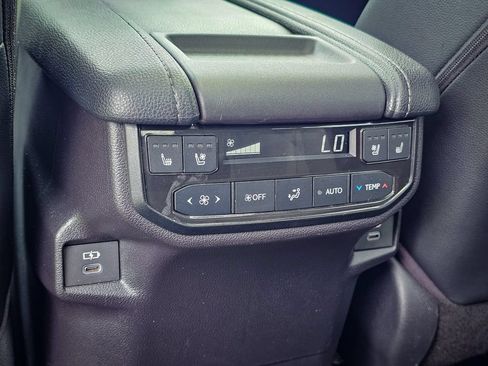 Used 2025 Toyota Grand Highlander AWD image 33