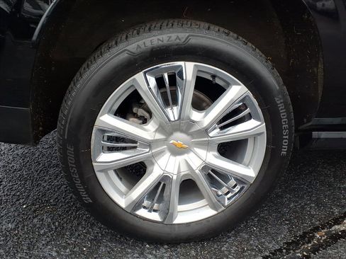 Used 2023 Chevrolet Suburban High Country image 7