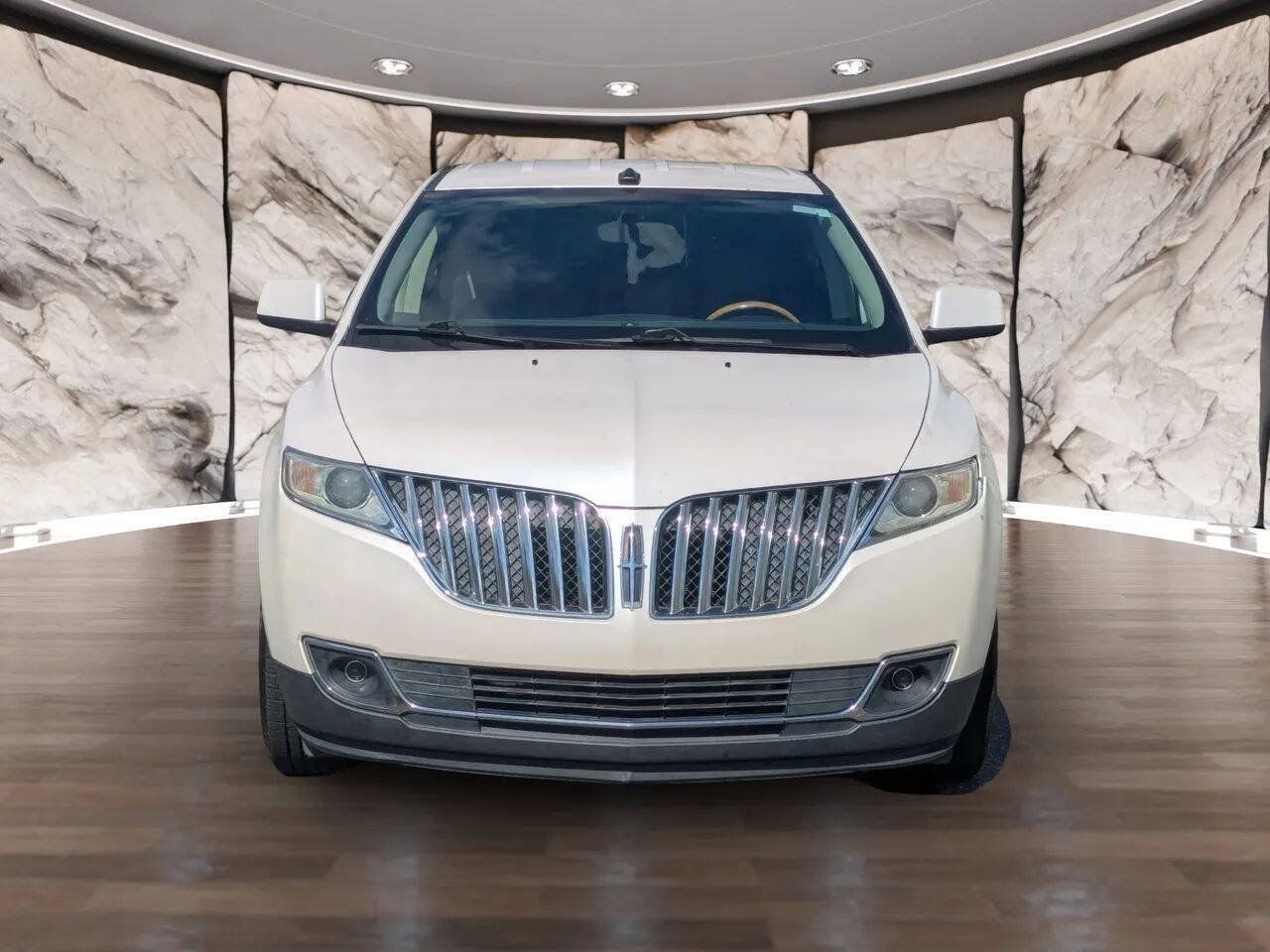Used 2011 Lincoln MKX 2WD w/ Wood Pkg image 14