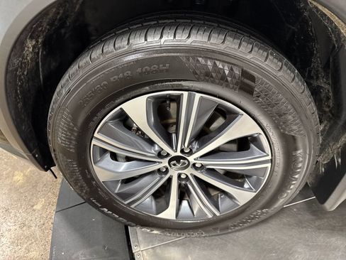 Certified 2025 INFINITI QX60 Pure AWD/4WD image 2