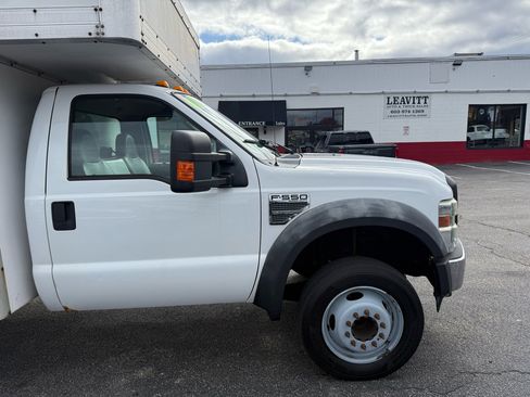 Used 2009 Ford F550 2WD Regular Cab Super Duty image 11