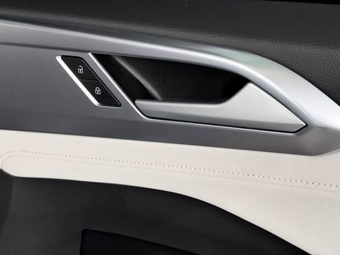 Used 2025 Volkswagen Taos SE image 26