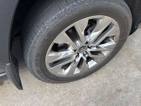 Used 2021 Toyota RAV4 XLE Premium image 17