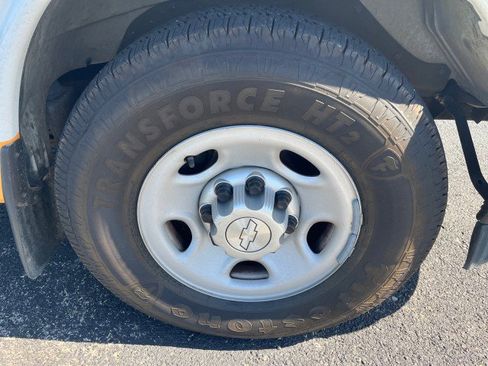 Used 2019 Chevrolet Express 3500 w/ Driver Convenience Package image 13