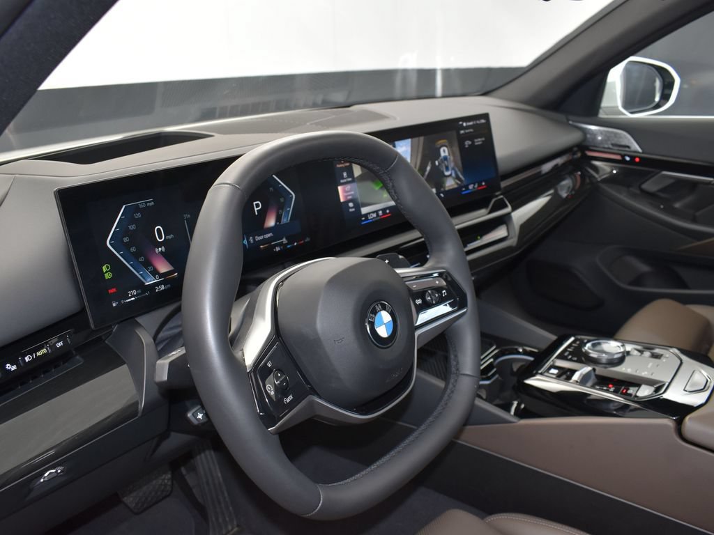 Used 2024 BMW 530i xDrive AWD/4WD image 12