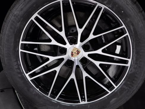 Certified 2025 Porsche Cayenne image 11