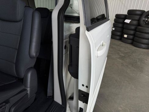 Used 2009 Dodge Grand Caravan SE w/ Climate Group FWD image 22