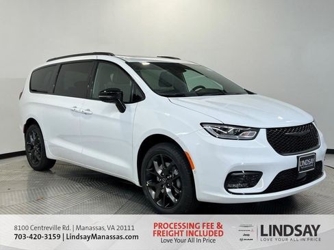 New 2026 Chrysler Pacifica Limited w/ S Appearance Package AWD/4WD image 1