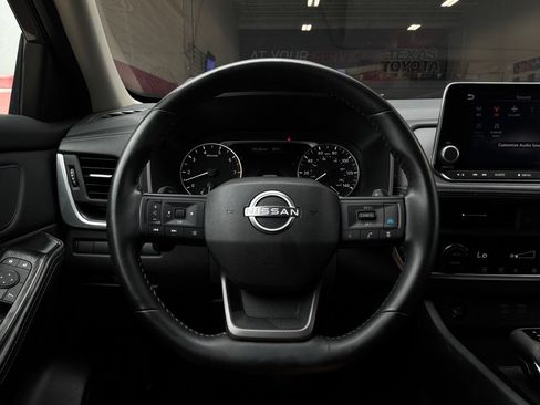 Used 2025 Nissan Rogue SV FWD image 35