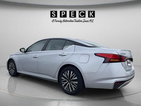 Used 2024 Nissan Altima 2.5 SV FWD image 3