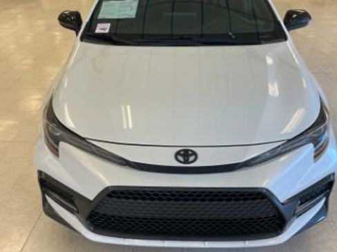 Used 2021 Toyota Corolla SE w/ SE Premium Package FWD image 2