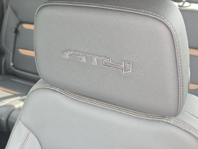 Used 2025 GMC Sierra 1500 AT4 w/ AT4 Premium Package AWD/4WD image 15