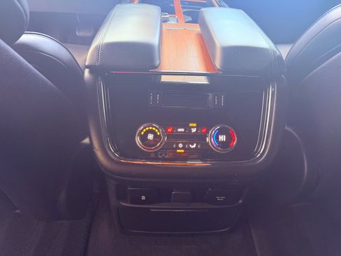 Used 2018 Lincoln Navigator Select w/ Technology Package RWD image 23