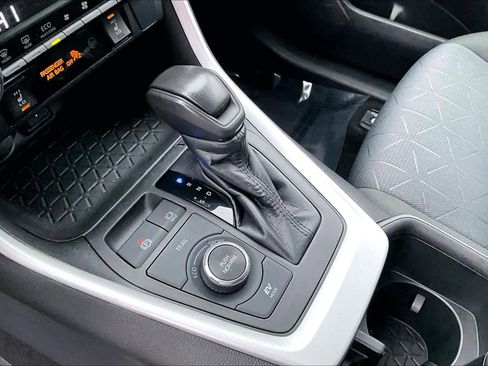 Used 2022 Toyota RAV4 XLE image 16