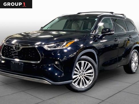 Used 2023 Toyota Highlander Platinum AWD/4WD image 1