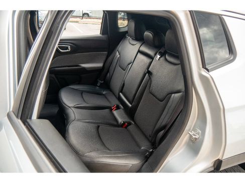 Used 2025 Jeep Compass Latitude AWD/4WD image 18