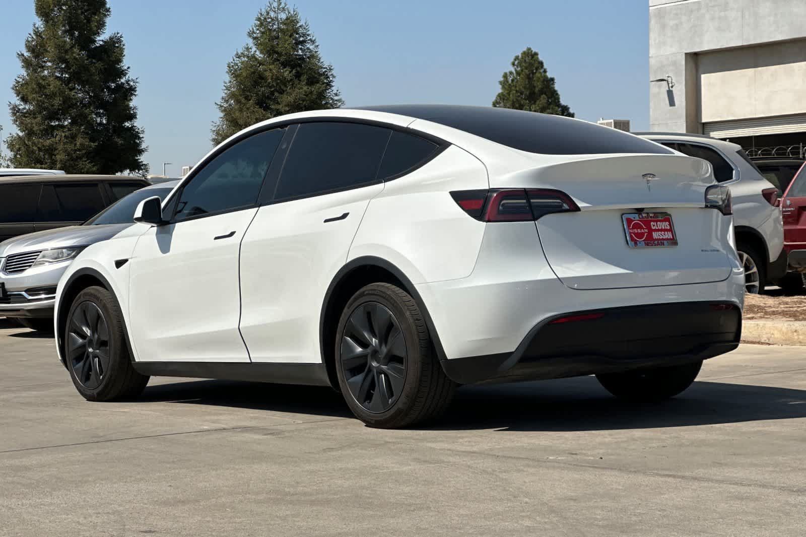 Used 2024 Tesla Model Y Long Range AWD/4WD image 7