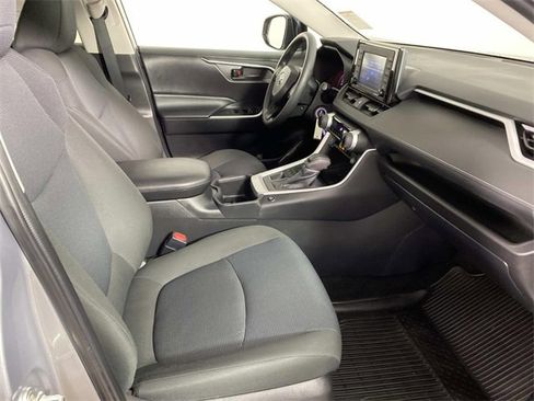 Used 2022 Toyota RAV4 LE image 12