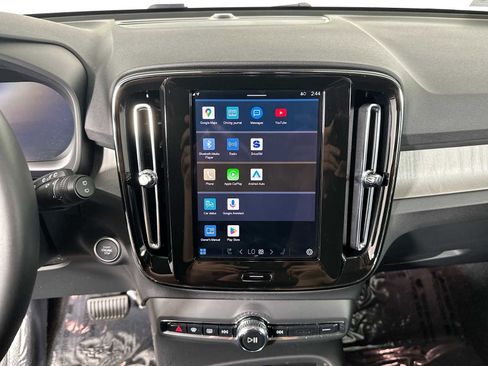 Used 2025 Volvo XC40 B5 Core w/ Protection Package Premier image 13