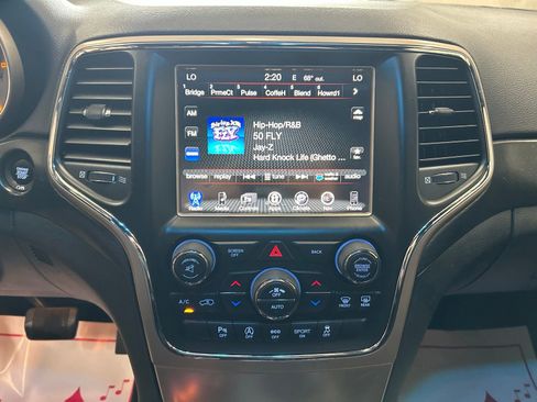Used 2017 Jeep Grand Cherokee Laredo w/ Quick Order Package 23E AWD/4WD image 18
