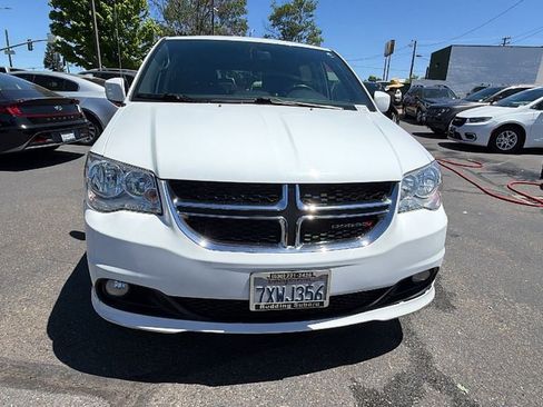 Used 2017 Dodge Grand Caravan SXT FWD image 8